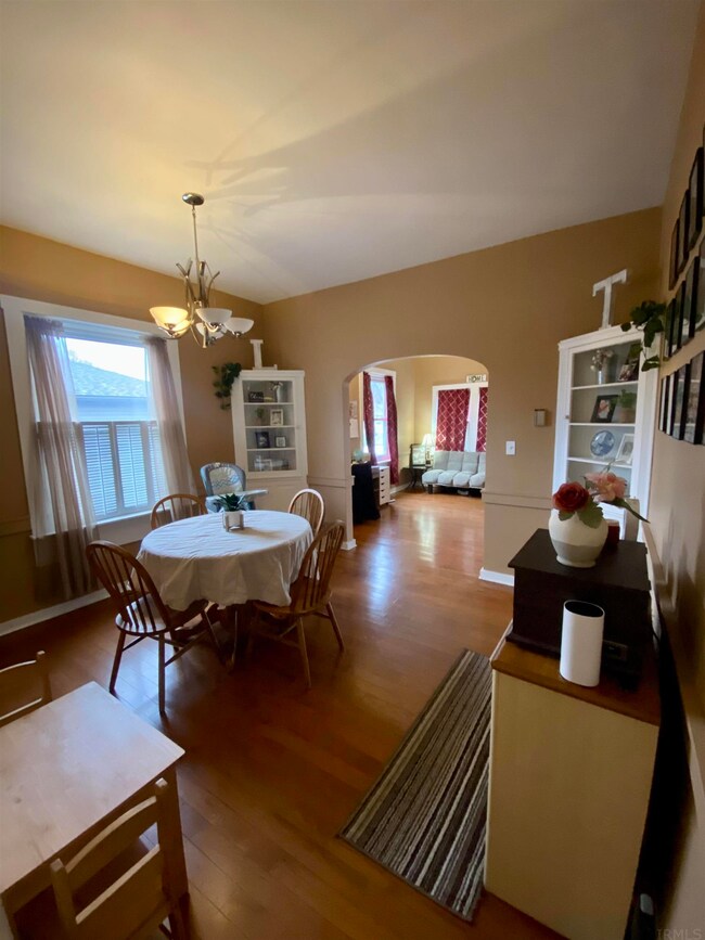 517 W Compromise St, Berne, IN 46711 - photo 5