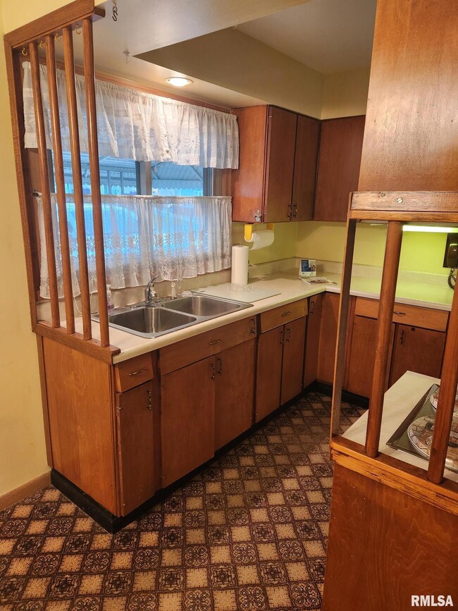 1503 14th St, Bettendorf, IA 52722 - photo 7