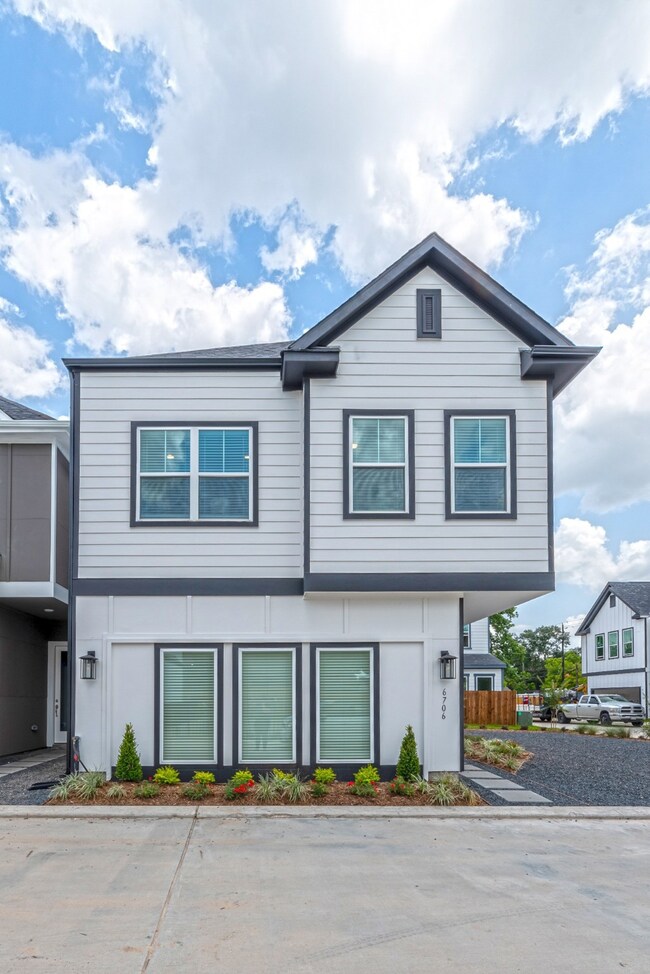 8414 Berry Green Ln, Houston, TX 77022 - photo 7