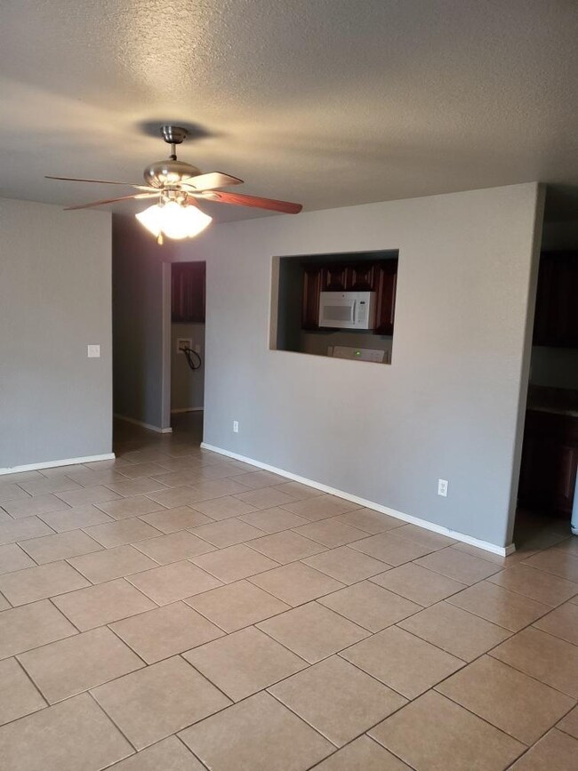 221 Carrigan Rd unit A, Elkins, AR 72727 - photo 4