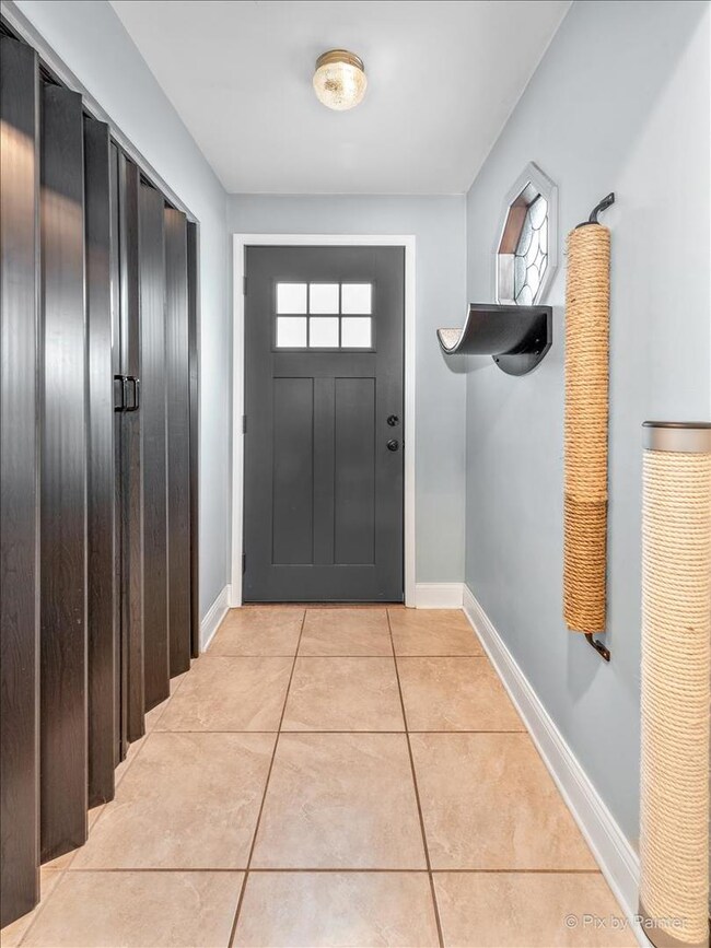 541 N Westlawn Ave, Aurora, IL 60506 - photo 3