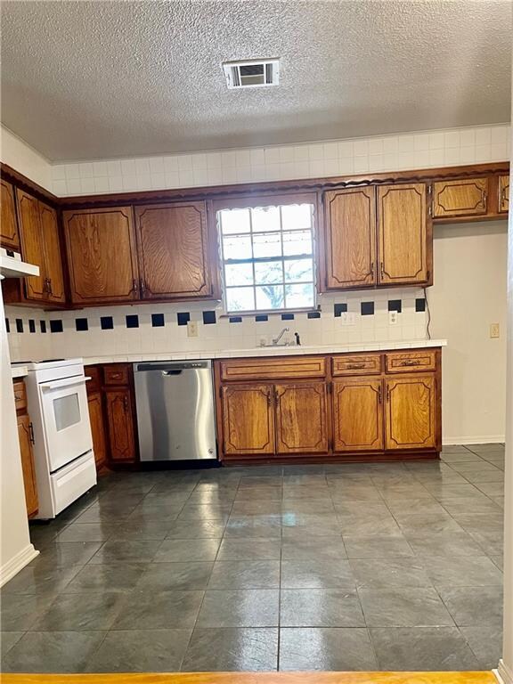 Dining room area in kitchen