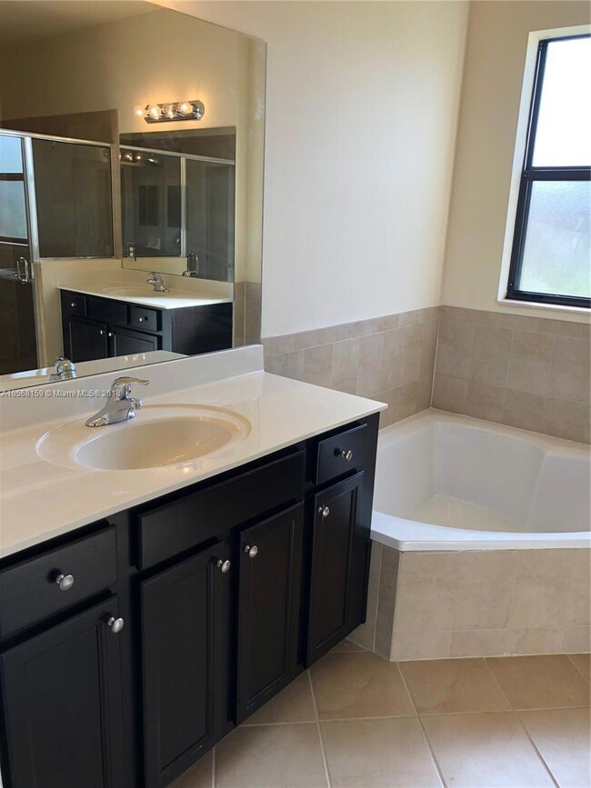 8634 W 35th Ct, Hialeah, FL 33018 - photo 5