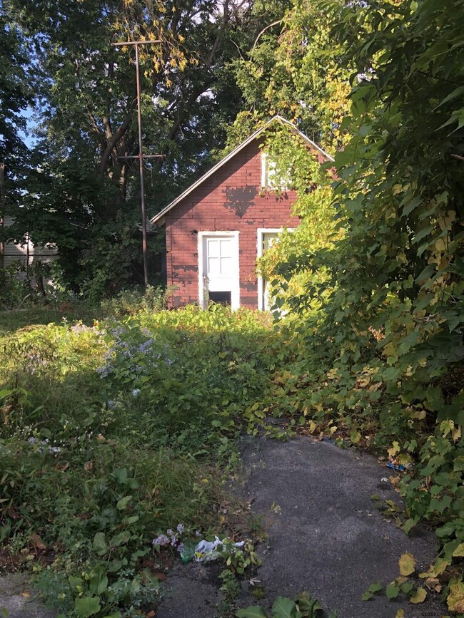 915 Strong St, Schenectady, NY 12307 - photo 7