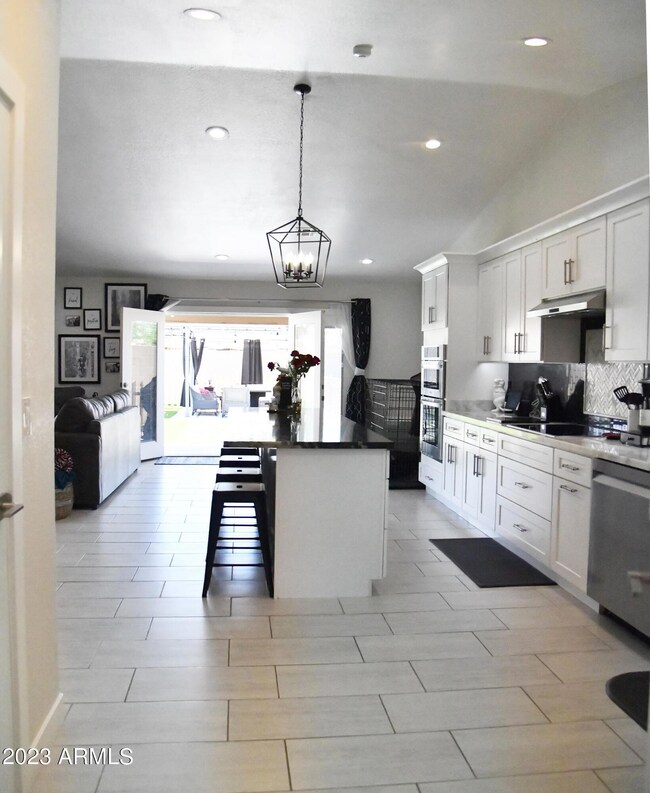 653 E Ironwood Dr, Chandler, AZ 85225 - photo 2