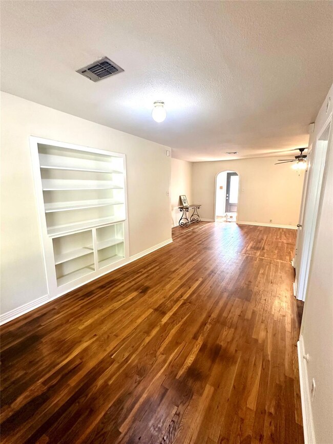 1404 Hillcrest Blvd, Gainesville, TX 76240 - photo 5