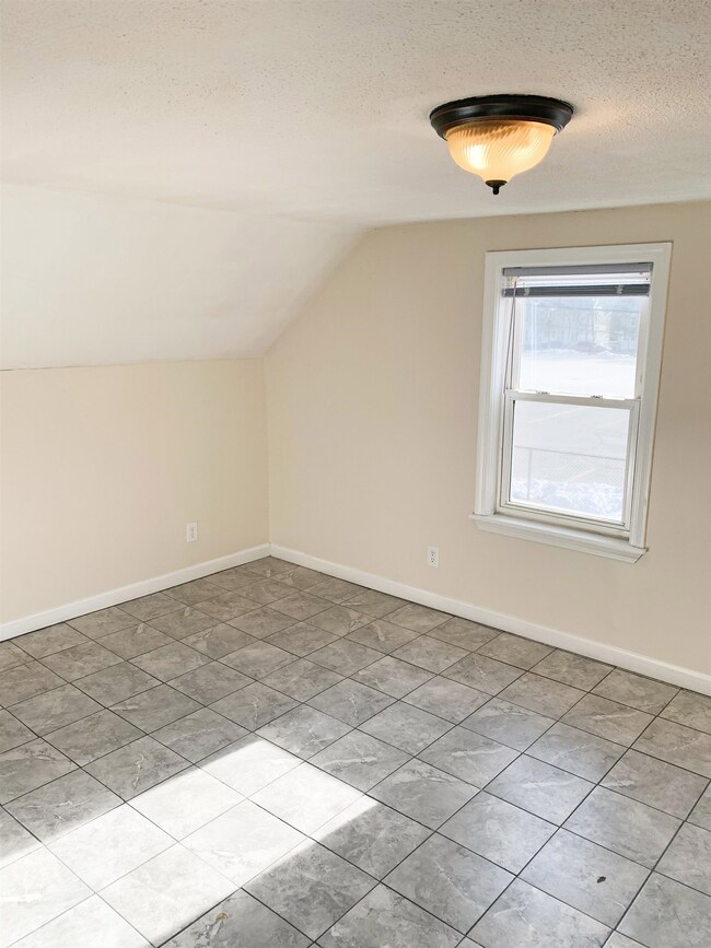 70 Chestnut St, Nashua, NH 03060 - photo 5