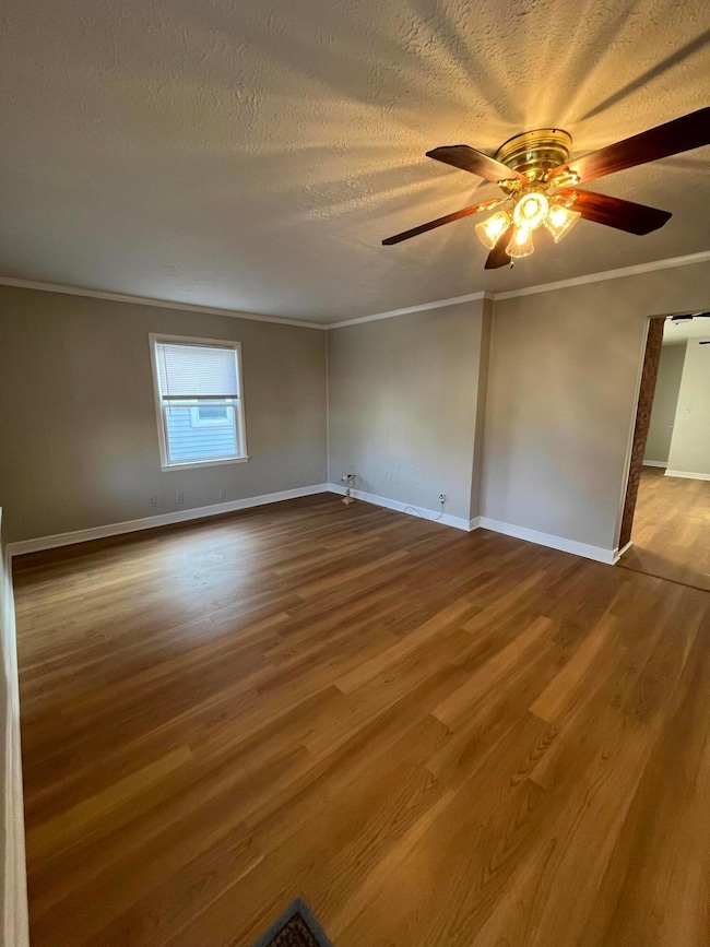 2851 Melva - Living Room