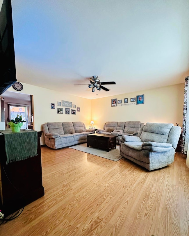 114 Beech Ct, Hebron, IN 46341 - photo 2