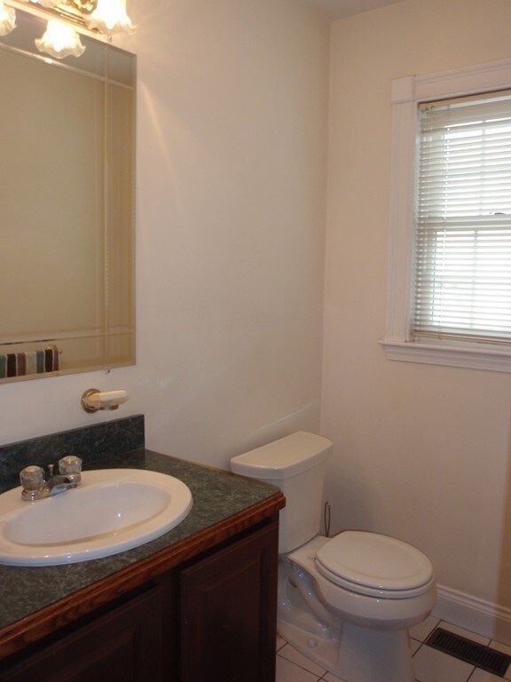 17 Harvey St unit 17, Cambridge, MA 02140 - photo 5