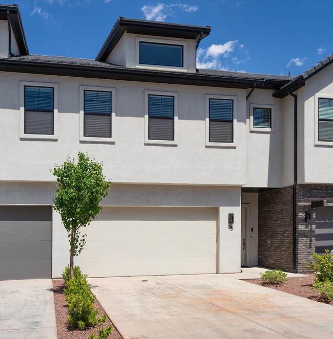 242-2600 Ocotillo #16