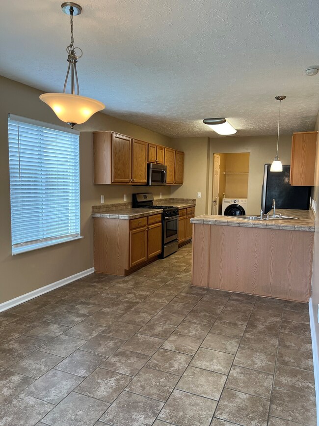 2777 Grand Fir Dr, Greenwood, IN 46143 - photo 4