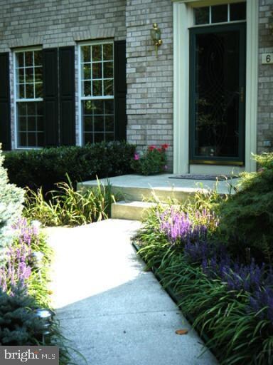 613 Okemo Dr, Sykesville, MD 21784 - photo 2