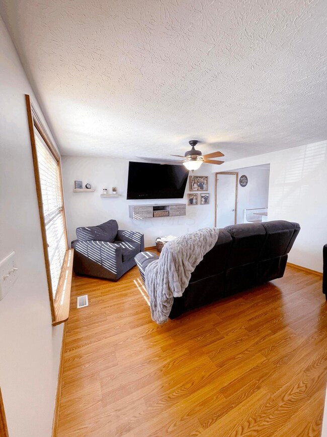 5448 Westgrove Dr, Columbus, OH 43228 - photo 4