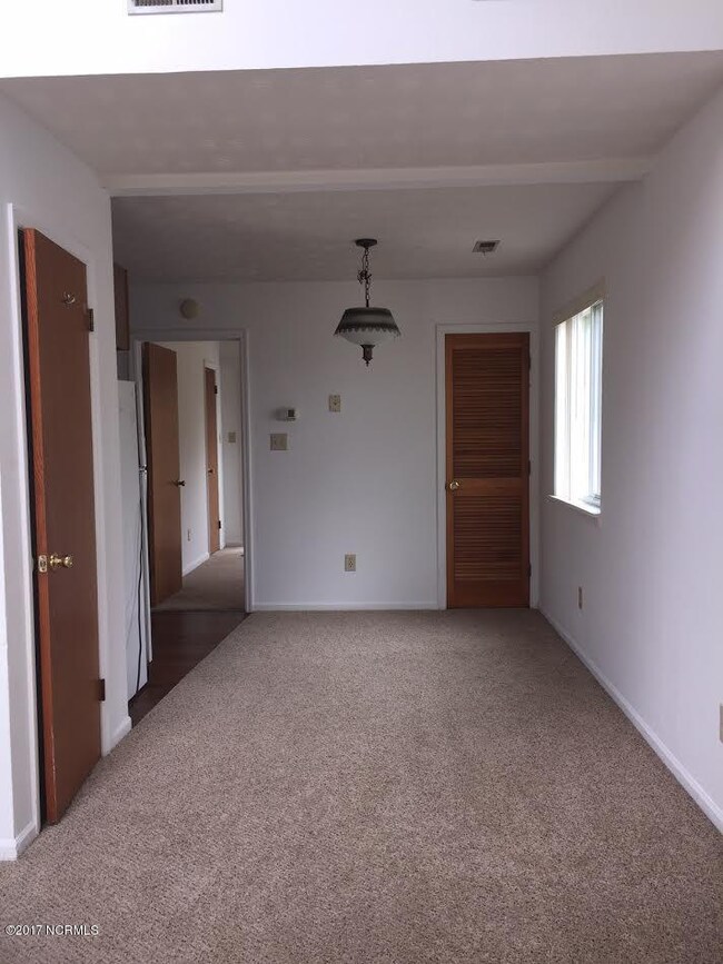 157 Sherrill Loop Rd unit 4, Sneads Ferry, NC 28460 - photo 6