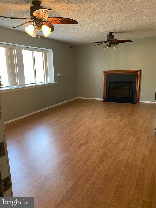 312 Hunter Ct unit 312, Marlton, NJ 08053 - photo 3