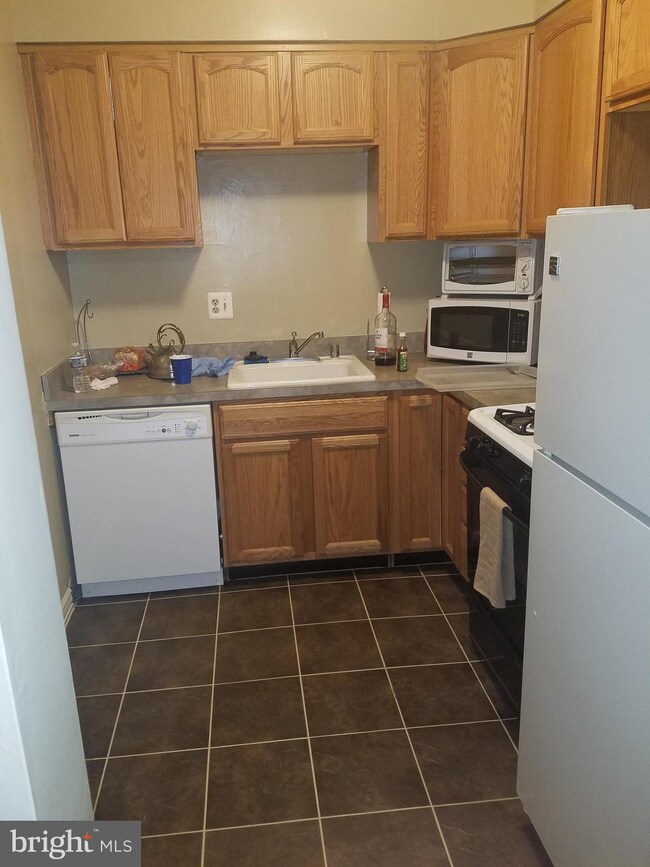 1895 Addison Rd S unit 1895, District Heights, MD 20747 - photo 6