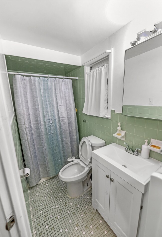 42 E 18th St, Bayonne, NJ 07002 - photo 7