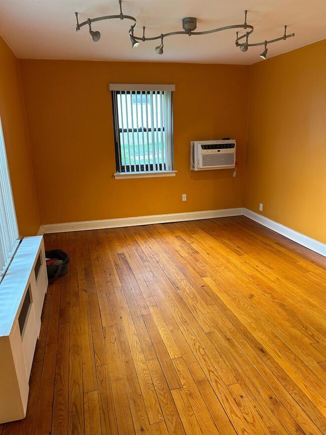 13 W Mill Dr unit 1A, Great Neck, NY 11021 - photo 6