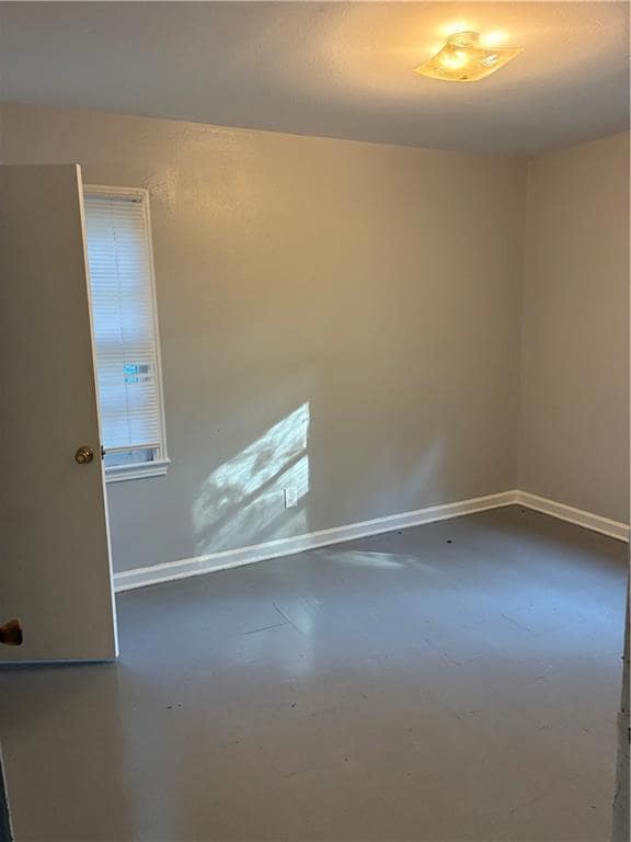 613 Wesley Ln E, Mobile, AL 36609 - photo 3