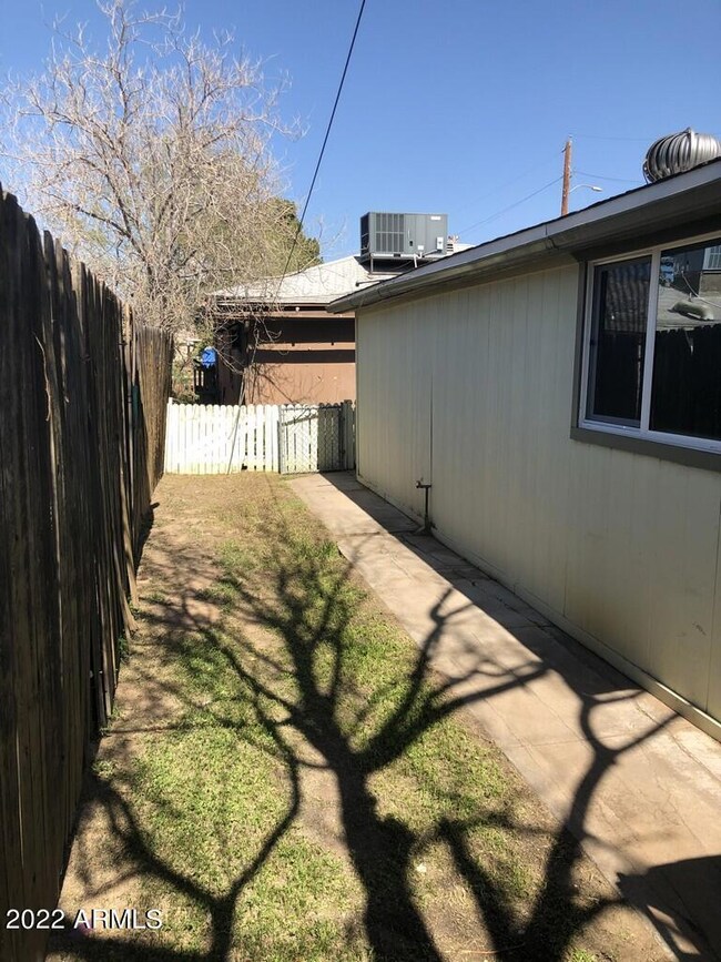 2545 E Culver St unit BKHS, Phoenix, AZ 85008 - photo 5