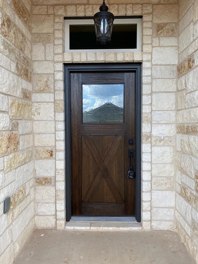 112 Parlin Ln, Fredericksburg, TX 78624 - photo 2