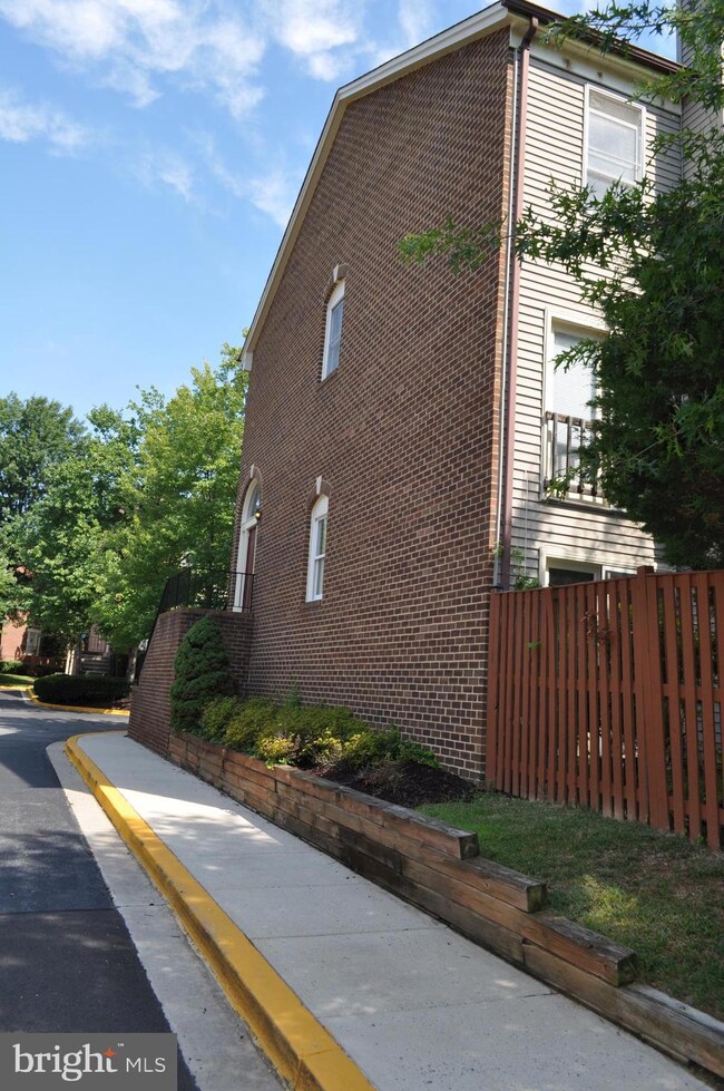 1559 Templeton Place, Rockville, MD 20852 - photo 3