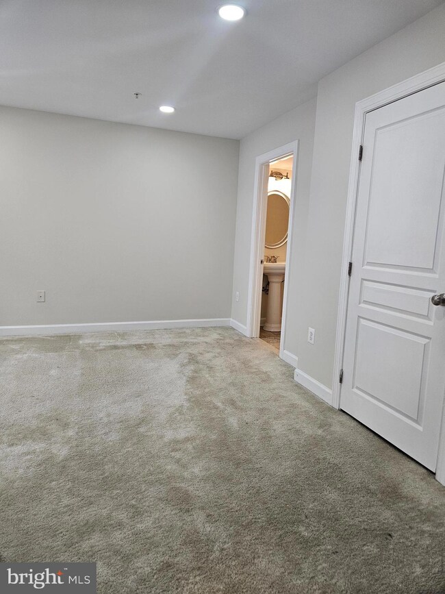 11707 Skylark Rd, Clarksburg, MD 20871 - photo 2