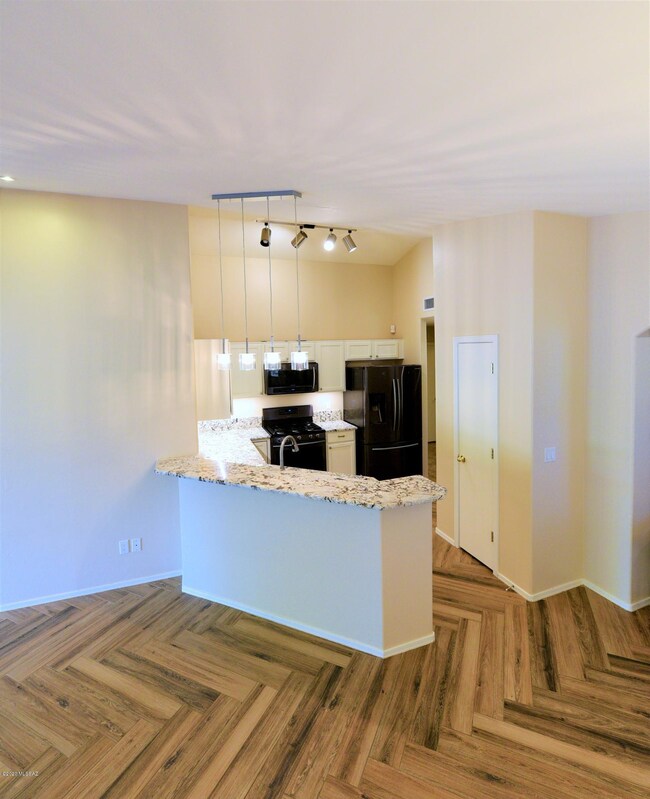 Kitchen - Tile - Countertops