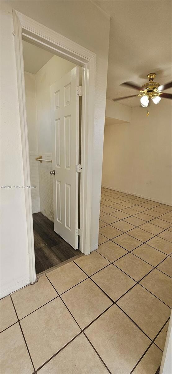 502 Phippen Waiters Rd unit 4, Dania, FL 33004 - photo 2