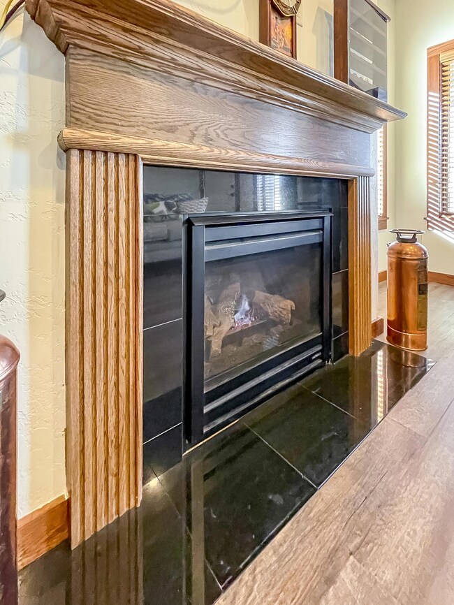 Fire place 2416 27th Ave W<|><|>