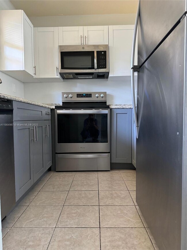 430 SE 2nd Ave unit 4, Deerfield Beach, FL 33441 - photo 3