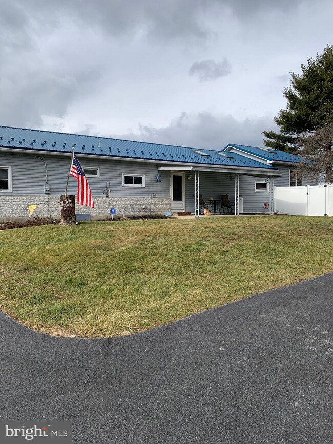 525 Dreibelbis Mill Rd, Shoemakersville, PA 19555 - photo 3