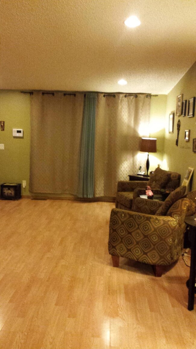 701 28th St W, Williston, ND 58801 - photo 4