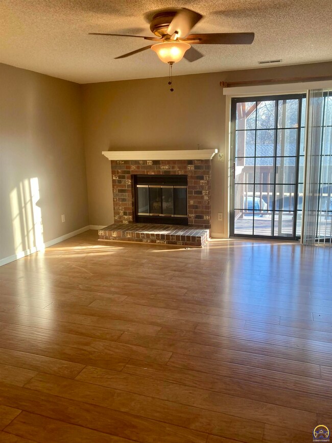 5641 SW Foxcroft Cir S unit 101, Topeka, KS 66614 - photo 3
