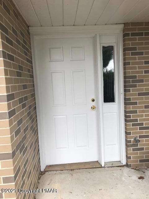 137 Victoria Arms Cir, Kunkletown, PA 18058 - photo 2