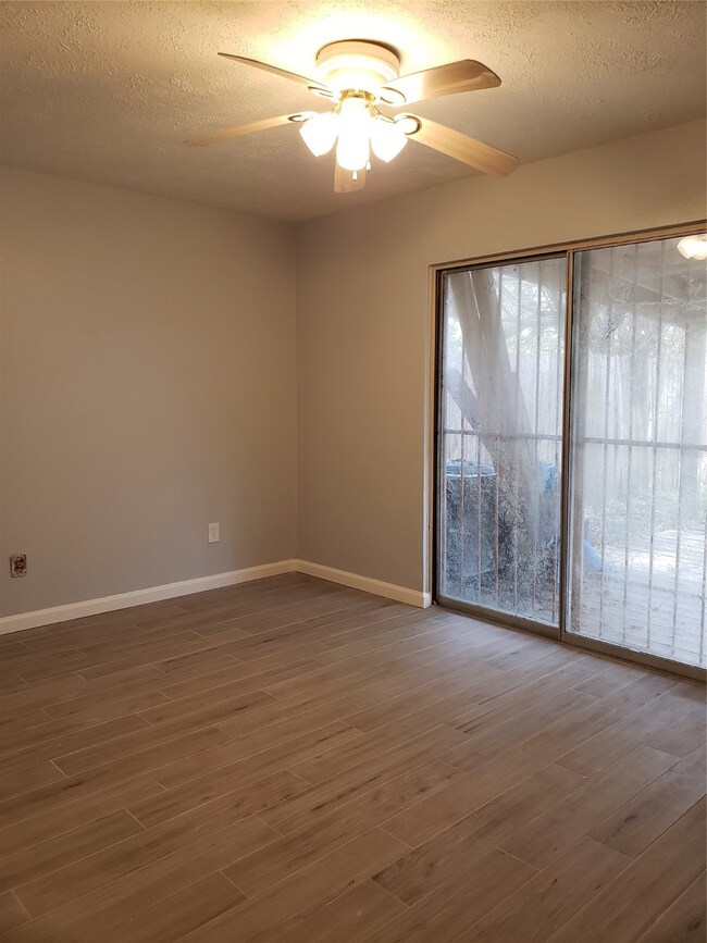 10002 Rosbrook Dr, Houston, TX 77038 - photo 7