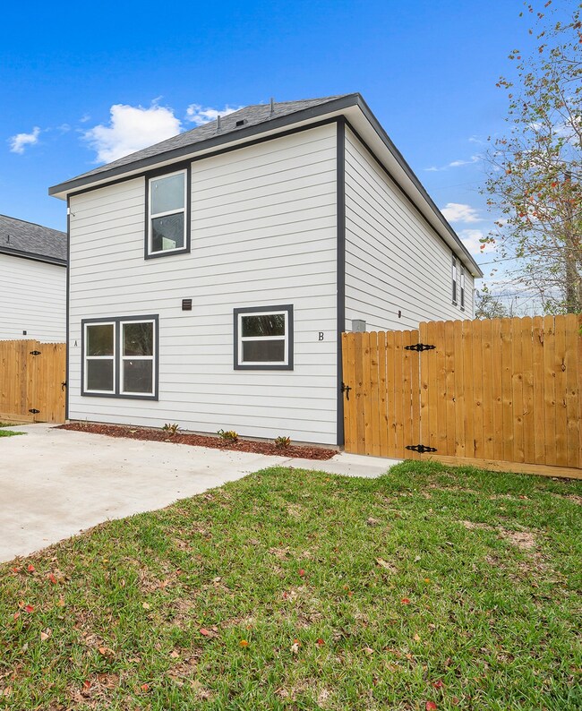 4326 Plaag St unit A, Houston, TX 77016 - photo 2