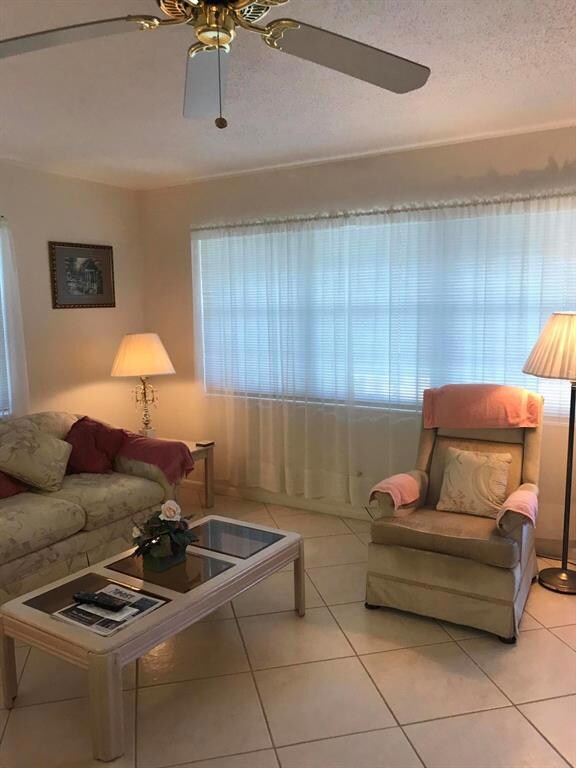 236 Camden J, West Palm Beach, FL 33417 - photo 3