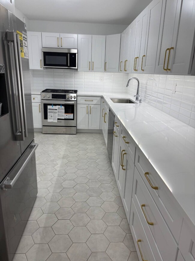 The Bay Club unit 4Z2, Bayside, NY 11360 - photo 3