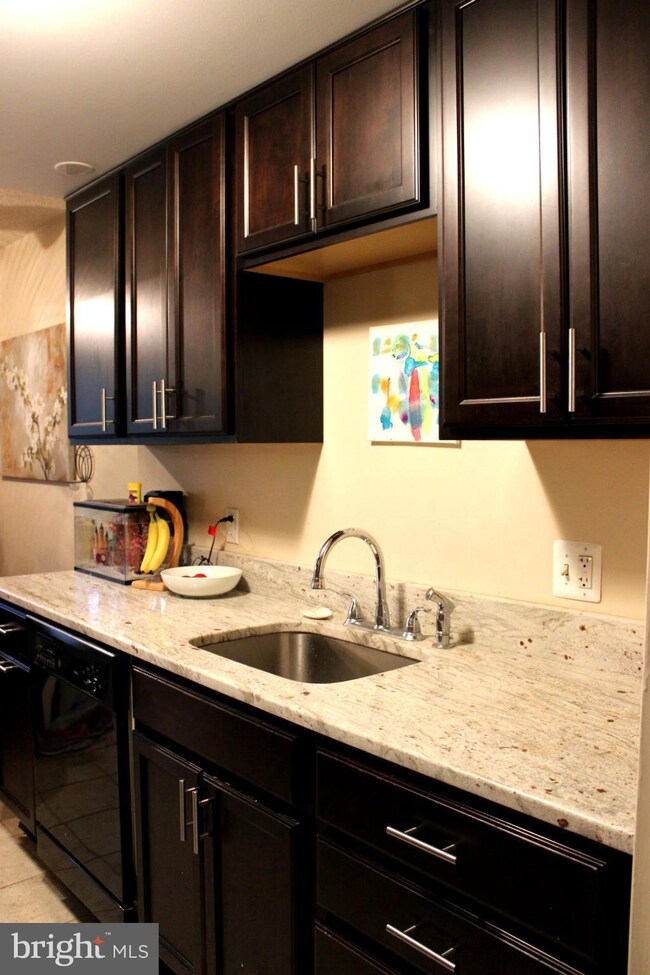 11647 Stoneview Square unit 11C, Reston, VA 20191 - photo 6