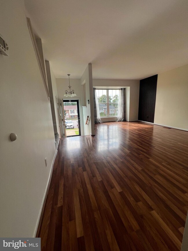 2057 Putnam Rd, Halethorpe, MD 21227 - photo 2