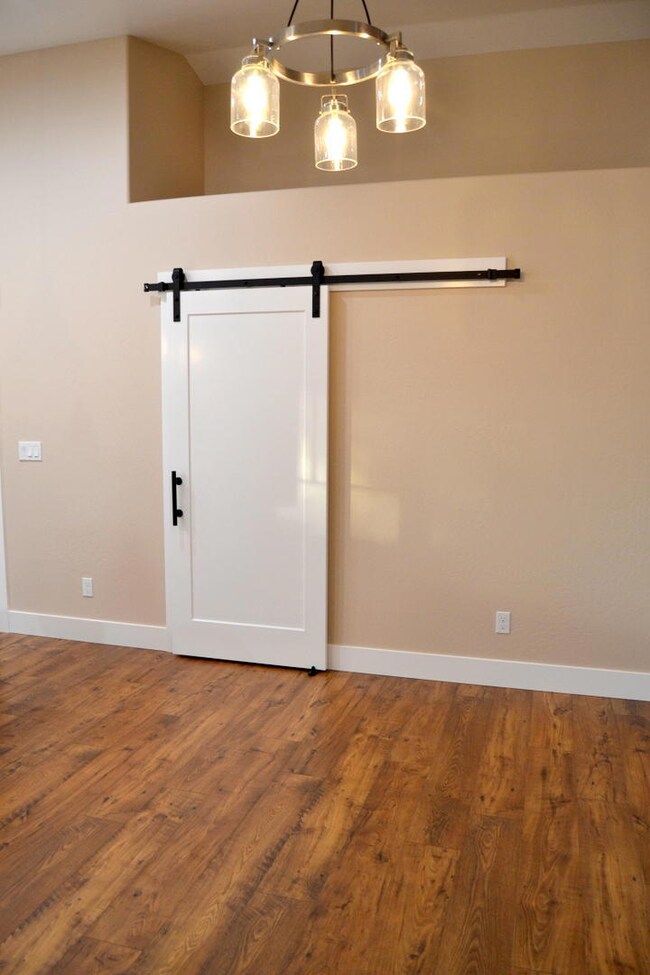 219 SE Sand Canyon Ln, Grants Pass, OR 97527 - photo 6