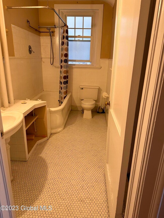 352 State St unit 5A, Albany, NY 12210 - photo 4