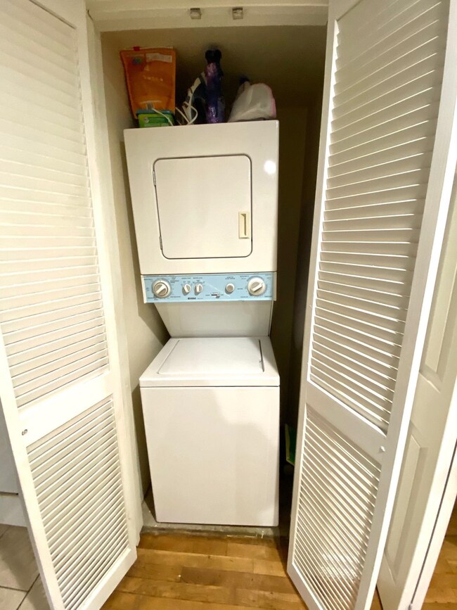 323.5 Pavonia Ave unit 1, Jc, Downtown, NJ 07302 - photo 6