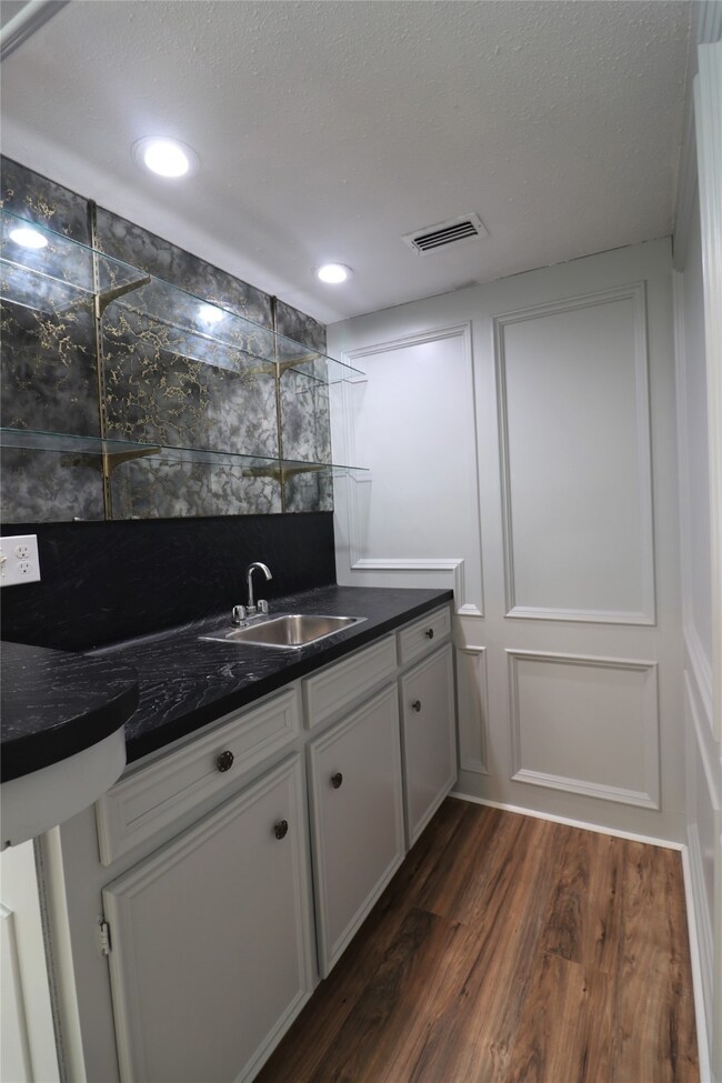 2100 Meadow Ln, Richmond, TX 77469 - photo 4