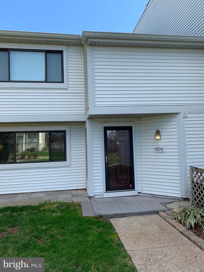 604 Independence Dr, Harleysville, PA 19438 - photo 2