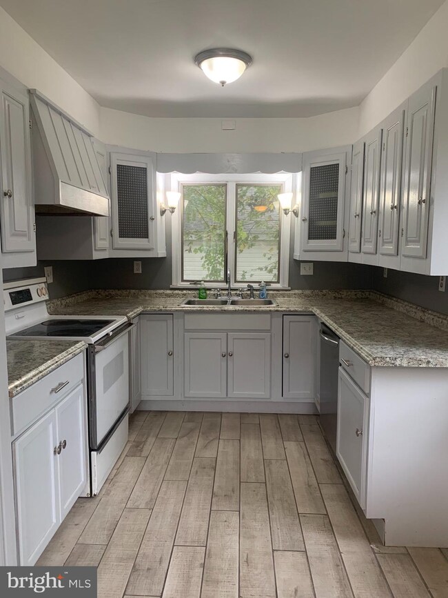 411 Carrie St, Ashland, PA 17921 - photo 6