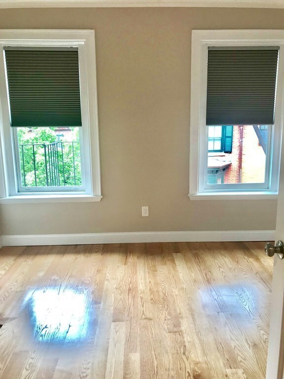 92A Pinckney St unit 5, Boston, MA 02114 - photo 4