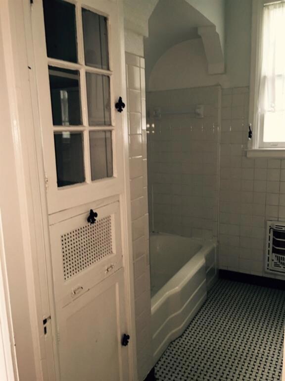 CHARMING BATH WITH PERIOD TILE